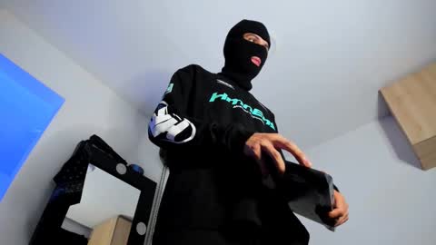   online show from 11/19/25, 07:41