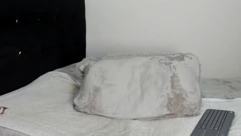 Snapshot of samuelholt chatting on 12/21/24, 02:58 Samuel online show from 12/21/24, 02:58