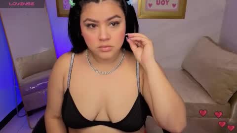 Snapshot of samy_collen_v chatting on 02/17/26, 01:07 Samy online show from 02/17/26, 01:07