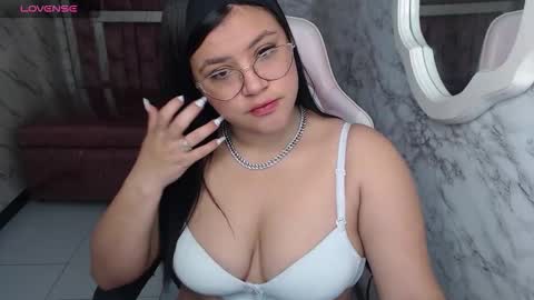 Snapshot of samy_collen_v chatting on 02/25/26, 12:59 Samy online show from 02/25/26, 12:59