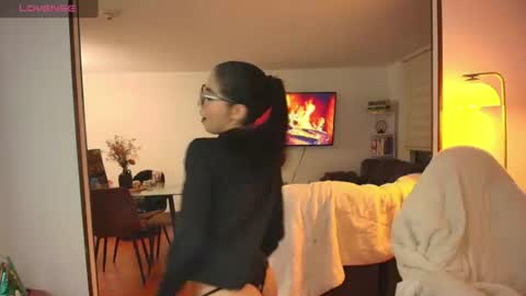 Snapshot of samy_jonnes_ chatting on 06/11/26, 01:05 Hello I am absent due to a family calamity I will return soon-hola estoy ausente por un problema familiar volvere pronto. online show from 06/11/26, 01:05