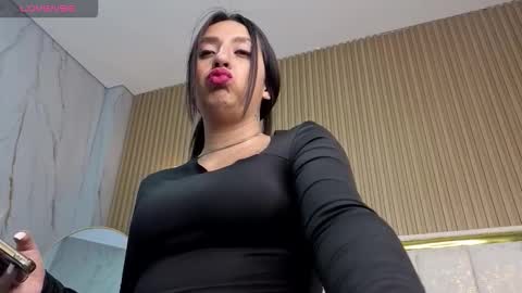 Snapshot of samy_queen_tx chatting on 10/01/25, 12:11 Online 800 to 1400 online show from 10/01/25, 12:11
