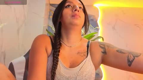 Snapshot of samy_queen_tx chatting on 10/15/25, 03:06 Online 800 to 1400 online show from 10/15/25, 03:06