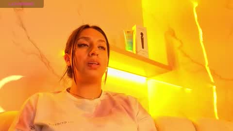 Snapshot of samy_queen_tx chatting on 10/15/25, 05:57 Online 800 to 1400 online show from 10/15/25, 05:57