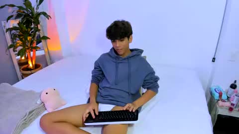 Snapshot of samy_twink chatting on 06/25/26, 03:06 Sammy online show from 06/25/26, 03:06