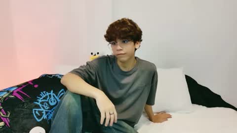 Snapshot of samy_twink chatting on 07/19/26, 02:59 Sammy online show from 07/19/26, 02:59