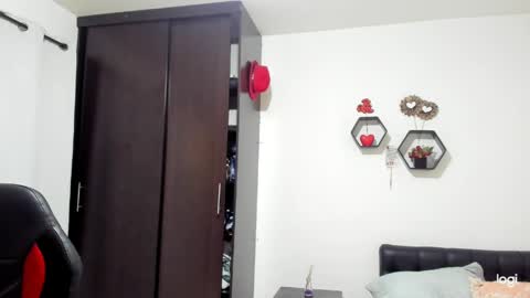 Sanddi  online show from 04/04/26, 08:39