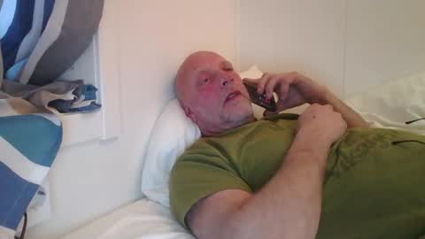 Snapshot of sandnesrune523 chatting on 11/16/25, 01:17 sandnesrune523 online show from 11/16/25, 01:17