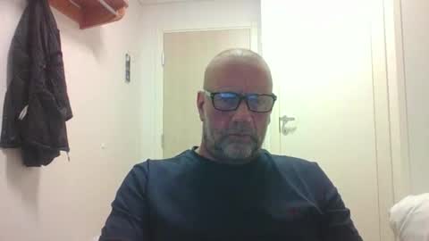 sandnesrune523 online show from 02/18/26, 06:04