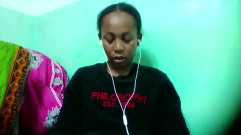 sandra1253099 online show from 12/18/25, 06:47