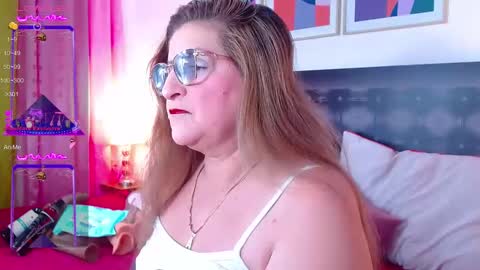 Snapshot of sandra_20_ chatting on 01/28/25, 10:12 SANDRA online show from 01/28/25, 10:12