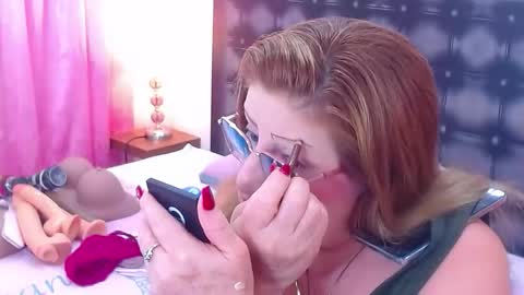 Snapshot of sandra_20_ chatting on 09/22/25, 11:23 SANDRA online show from 09/22/25, 11:23