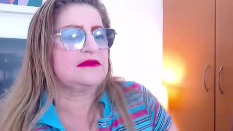 Snapshot of sandra_20_ chatting on 10/11/25, 10:47 SANDRA online show from 10/11/25, 10:47