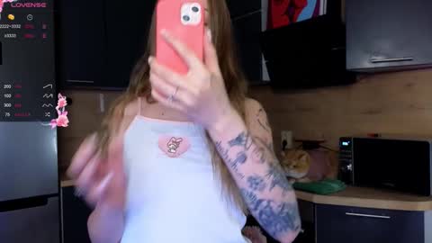 Sandra      Lillys Page    online show from 09/16/25, 05:47