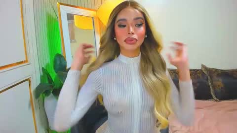 Sandra Hornball online show from 12/20/25, 02:02