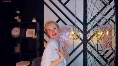 Sandra online show from 02/09/25, 08:44