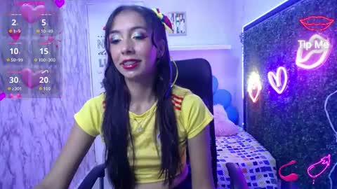 Snapshot of sandra_petite19 chatting on 06/18/26, 04:35 sandra online show from 06/18/26, 04:35