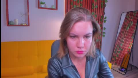 Snapshot of sandraeleson chatting on 10/04/25, 09:18 Sandra online show from 10/04/25, 09:18