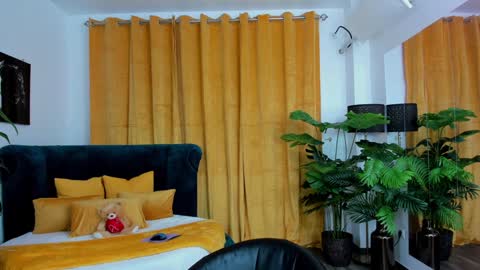 Sandra online show from 11/14/25, 06:50