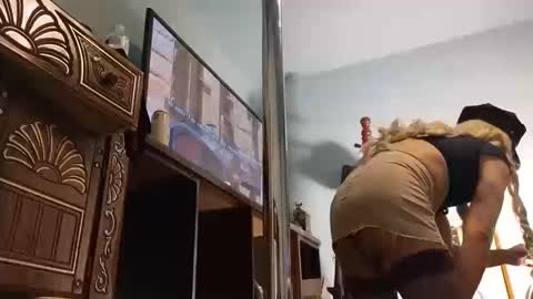 Sandra online show from 10/13/25, 06:24