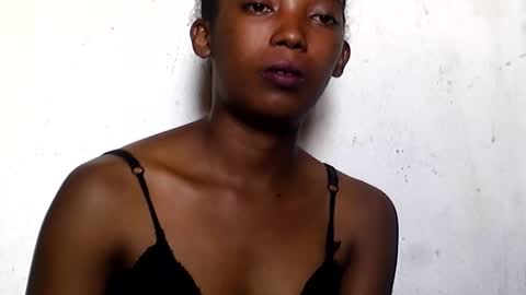 Snapshot of sandrine718 chatting on 03/05/26, 07:37 sandrine718 online show from 03/05/26, 07:37