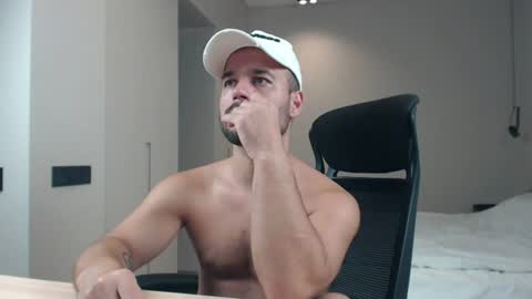 Snapshot of sandro_best chatting on 07/09/26, 07:29 DeAlex online show from 07/09/26, 07:29