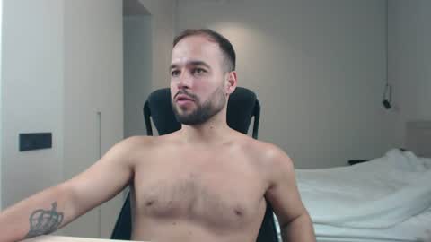 Snapshot of sandro_best chatting on 07/14/26, 10:21 DeAlex online show from 07/14/26, 10:21