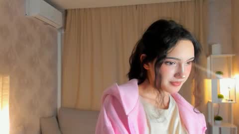 Leya online show from 10/19/25, 06:19