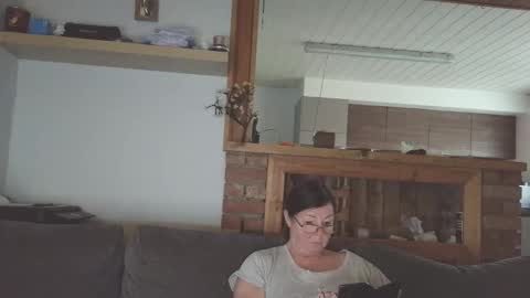 sanroom online show from 10/31/25, 03:24