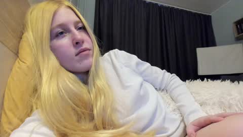 Lola online show from 12/20/24, 07:12