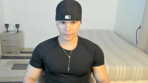 Snapshot of sant_wahlberg chatting on 06/07/26, 01:32 Sant online show from 06/07/26, 01:32