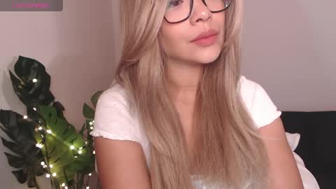 Snapshot of santal_oli chatting on 04/19/26, 02:33 secret online show from 04/19/26, 02:33