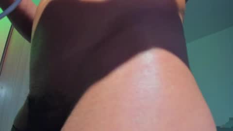 Snapshot of santi__ferrer chatting on 04/21/26, 01:42 Santi Ferrer online show from 04/21/26, 01:42
