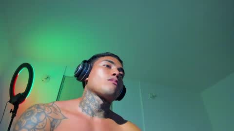 Snapshot of santi__ferrer chatting on 04/26/26, 01:36 Santi Ferrer online show from 04/26/26, 01:36