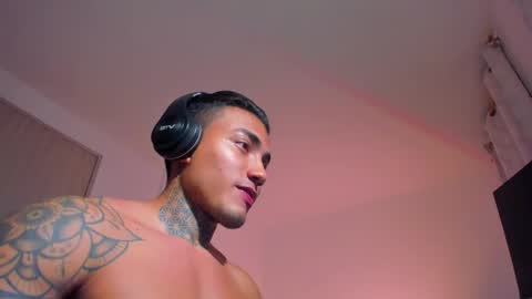 Snapshot of santi__ferrer chatting on 05/28/26, 02:53 Santi Ferrer online show from 05/28/26, 02:53