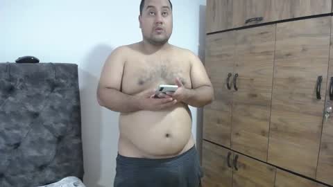 Snapshot of santi_hothot chatting on 09/27/25, 08:25 Santiago online show from 09/27/25, 08:25