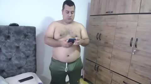 Snapshot of santi_hothot chatting on 10/06/25, 07:00 Santiago online show from 10/06/25, 07:00