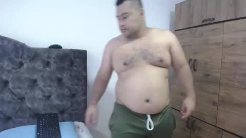 Snapshot of santi_hothot chatting on 10/27/25, 07:29 Santiago online show from 10/27/25, 07:29