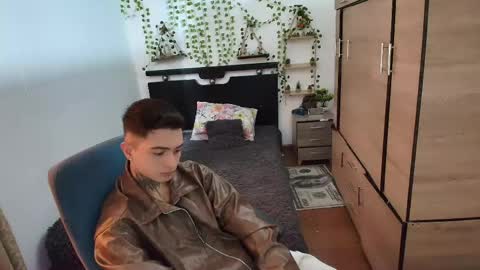 Snapshot of santi_ss chatting on 05/07/26, 02:44 santi_ss online show from 05/07/26, 02:44