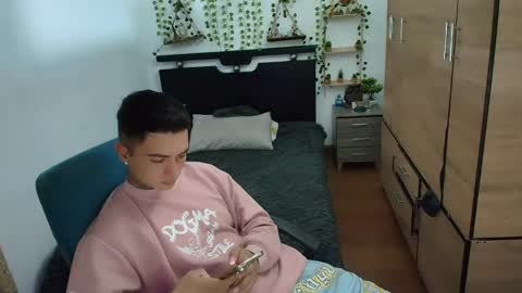 Snapshot of santi_ss chatting on 05/10/26, 12:05 santi_ss online show from 05/10/26, 12:05