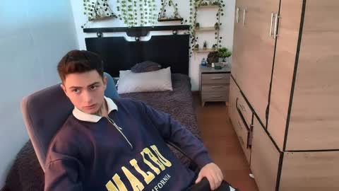 Snapshot of santi_ss chatting on 05/10/26, 02:11 santi_ss online show from 05/10/26, 02:11