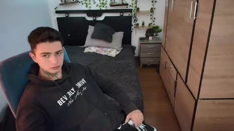 Snapshot of santi_ss chatting on 05/18/26, 02:12 santi_ss online show from 05/18/26, 02:12