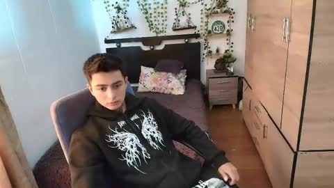 Snapshot of santi_ss chatting on 06/07/26, 02:32 santi_ss online show from 06/07/26, 02:32