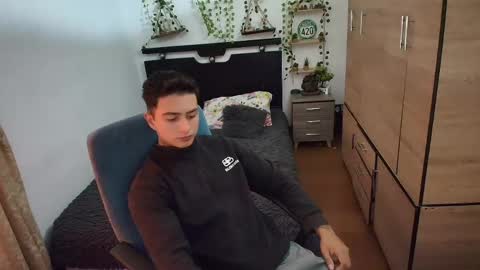 Snapshot of santi_ss chatting on 06/08/26, 02:50 santi_ss online show from 06/08/26, 02:50