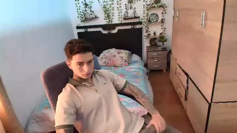 Snapshot of santi_ss chatting on 06/28/26, 01:17 santi_ss online show from 06/28/26, 01:17
