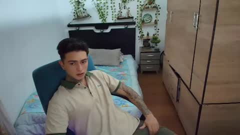 Snapshot of santi_ss chatting on 06/29/26, 01:23 santi_ss online show from 06/29/26, 01:23
