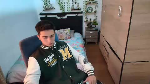 Snapshot of santi_ss chatting on 06/30/26, 03:02 santi_ss online show from 06/30/26, 03:02