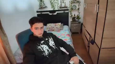 Snapshot of santi_ss chatting on 07/02/26, 04:13 santi_ss online show from 07/02/26, 04:13