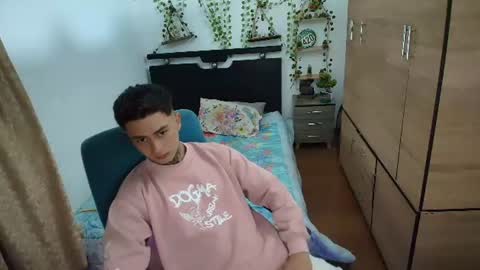 Snapshot of santi_ss chatting on 07/08/26, 12:59 santi_ss online show from 07/08/26, 12:59