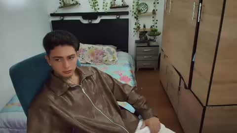 Snapshot of santi_ss chatting on 07/24/26, 02:20 santi_ss online show from 07/24/26, 02:20